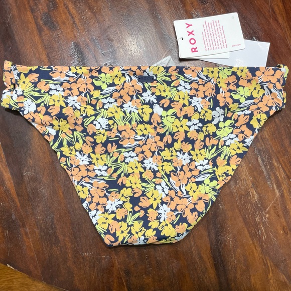 NWT Roxy bikini bottoms - Picture 2 of 4